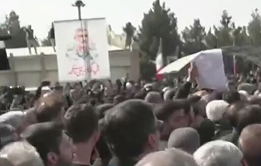 فرماندهان موشکی در آغوش ملت/ فریاد مرگ بر آمریکا و مرگ بر اسرائیل در بهشت زهرا طنین انداز شد