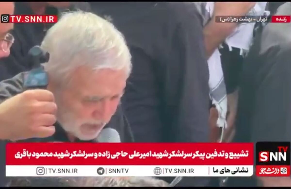 تلقین خواندن حاج منصور ارضی بر پیکر سرلشکر شهید امیرعلی حاجی زاده + فیلم