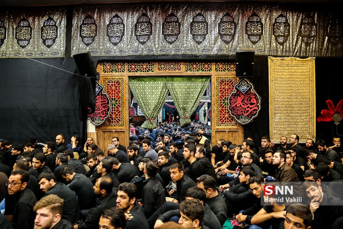 حتی اگر که تیغ ببارد، در بیعت امام حسینیم