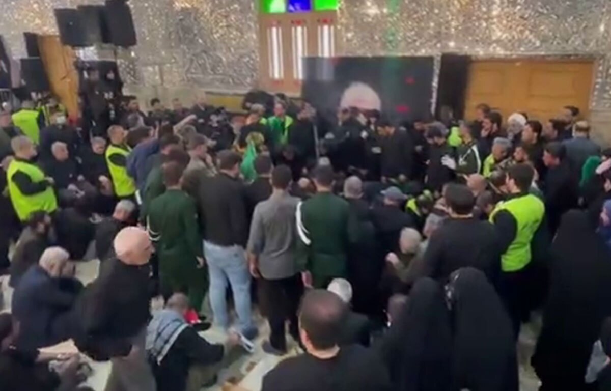 روضه خوانی حاج مصنور ارضی در مراسم تدفین سپهبد شهید سلامی در حرم سیدالکریم (ع)