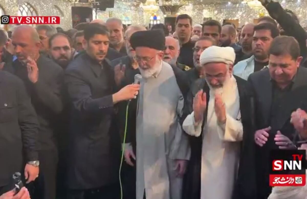 اقامه نماز بر پیکر مطهر شهیدان سلامی و شانهئی در حرم حضرت عبدالعظیم (ع) + فیلم