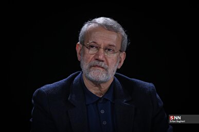حضور علی لاریجانی در مراسم تدفین شهید حاجی‌زاده + عکس