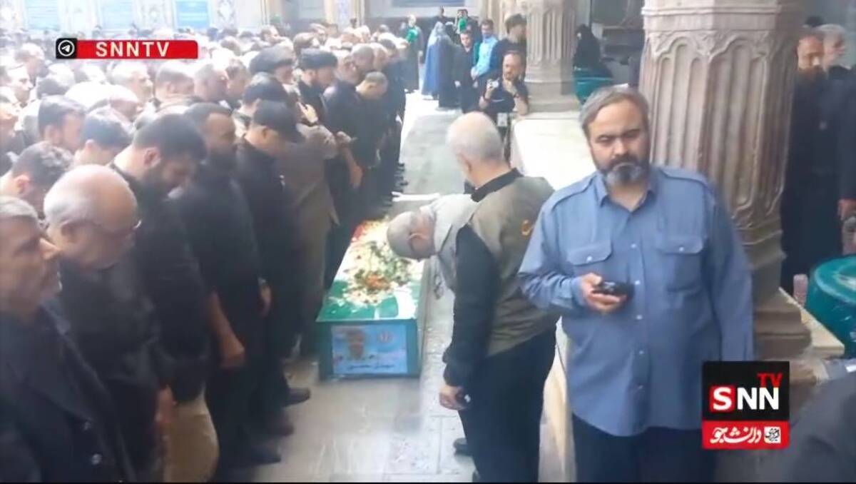 اقامه نماز بر پیکر سردار شهید مهدی نعمتی معاون سازمان اطلاعات فراجا توسط حجت الاسلام میرهاشم حسینی + فیلم