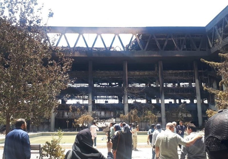 پخش زنده بازدید دانشجویان از ساختمان شیشه‌ای صدا و سیما و منزل دکتر شهید طهرانچی
