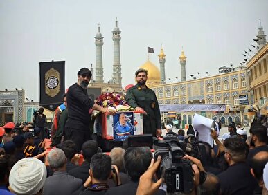 پیکر دادستان شهید قناعت‌کار وارد حرم حضرت معصومه(س) شد+فیلم