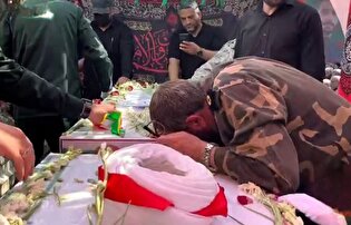 گریه‌های جانسوز سردار سرتیپ سید محمد باقرزاده فرمانده کمیته جستجوی مفقودین نیرو‌های مسلح بر پیکر شهید سپهبد غلامعلی رشید