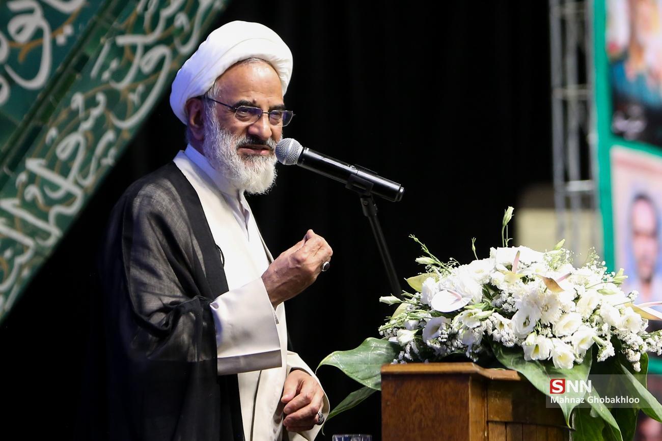حجت الاسلام حاجی صادقی: آمریکا و اسرائیل تلاش میکنند شکستشان را جبران کنند / هیچ زمانی مانند امروز دیپلماسی و میدان ما یکی نبوده است + فیلم