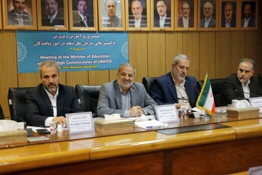 کاظمی: آموزش و پرورش آماده ارائه خدمات آموزشی برخط به دانش‌آموزان افغان است