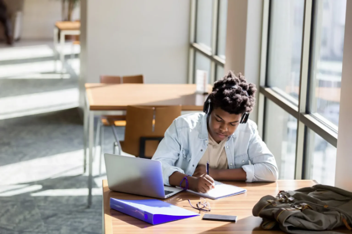 هوش مصنوعی اینجاست/ فارغ&zwnj;التحصیلان باید با آن عاقلانه رفتار کنند