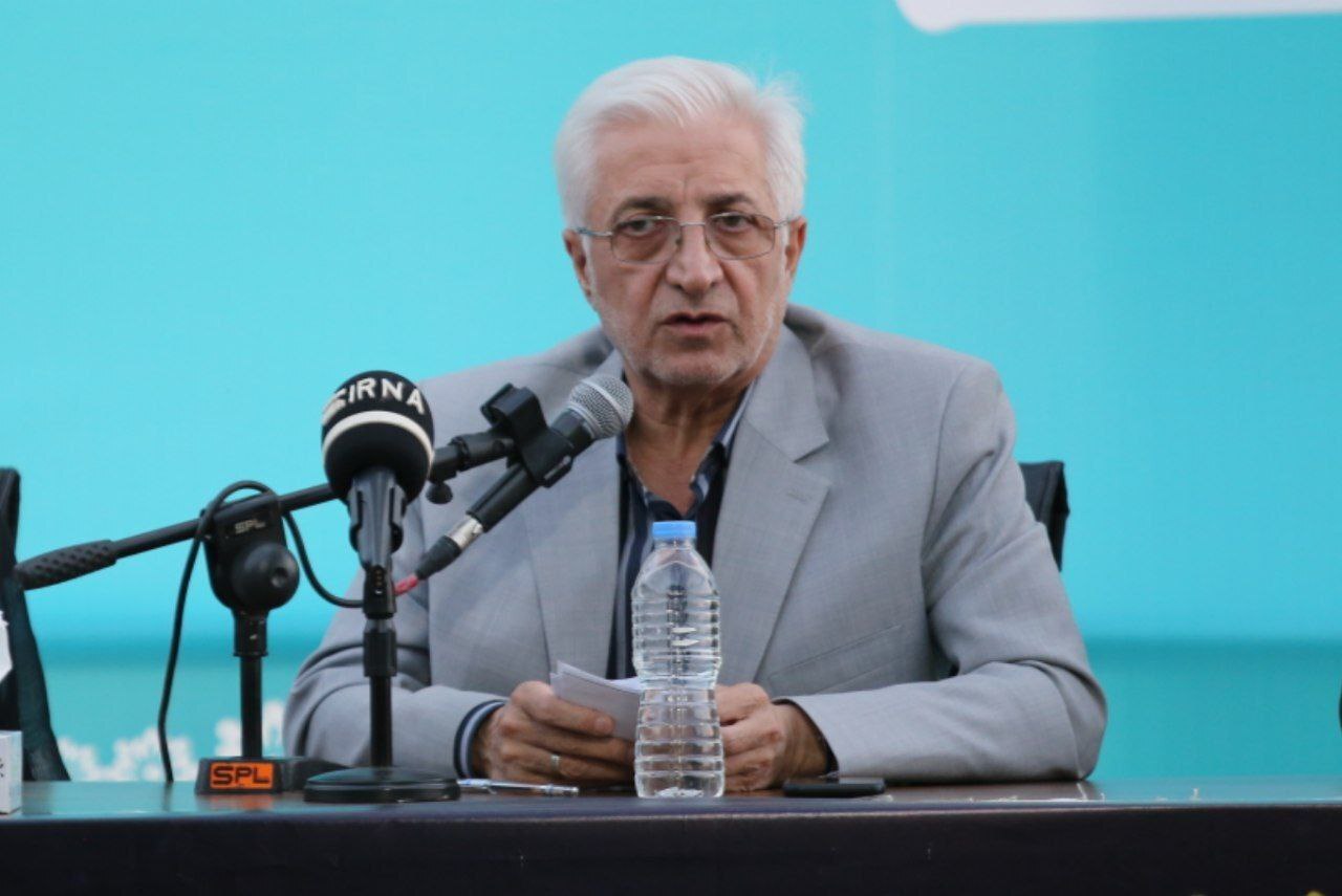 افرادی که با دولت زاویه دارند نباید مسئول باقی بمانند