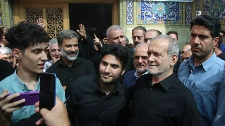 پزشکیان: آسیبهای اجتماعی در کشور با اتکا به ظرفیت مردم مهار میشود