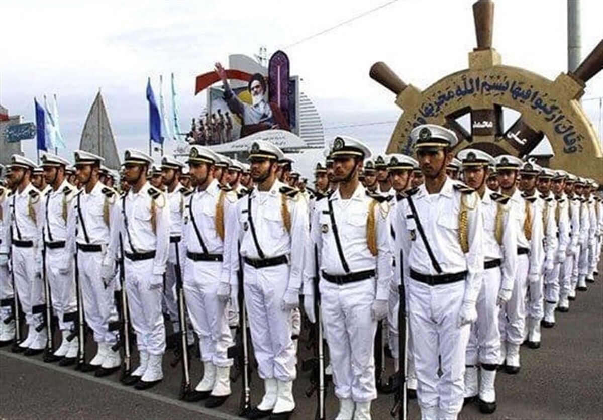 هشدار قاطع بالگرد نیروی دریایی ایران به ناوشکن آمریکایی در دریایی عمان + فیلم