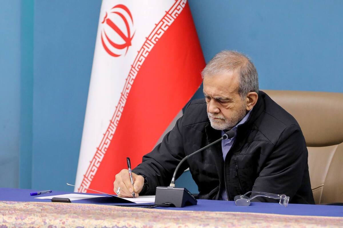 پزشکیان قهرمانی تیم ملی کشتی نوجوانان را تبریک گفت
