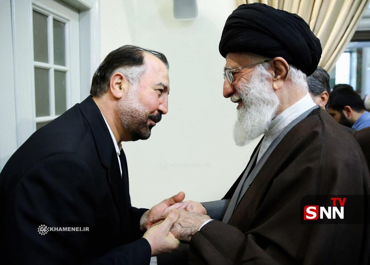 تصویر یکی از دیدارهای شهید سید فؤاد شکر با رهبر انقلاب