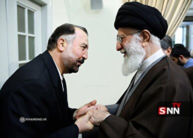 تصویر یکی از دیدارهای شهید سید فؤاد شکر با رهبر انقلاب