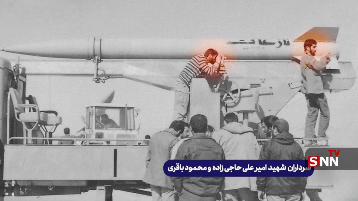عکس شهیدان حاجیزاده و محمود باقری هنگام آمادهسازی برای شلیک اولین راکت بومی