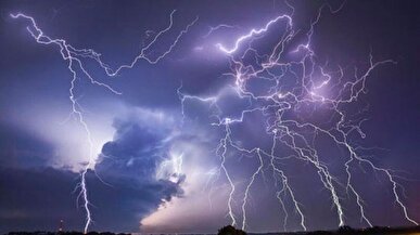 پیش‌بینی رعد و برق و رگبار برای نواحی جنوب شرق/ گرد و خاک ادامه دارد