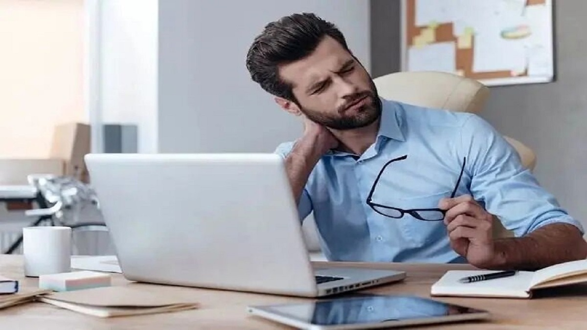دردهای گردن و کمر در کمین افراد پشتمیزنشین و مشاغل سنگین