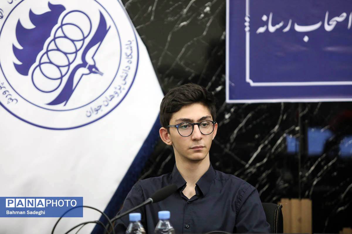 گفتگو با مدال آور طلای المپیاد جهانی زیست شناسی؛ حتی جنگ هم مانع ایرانیها نشد