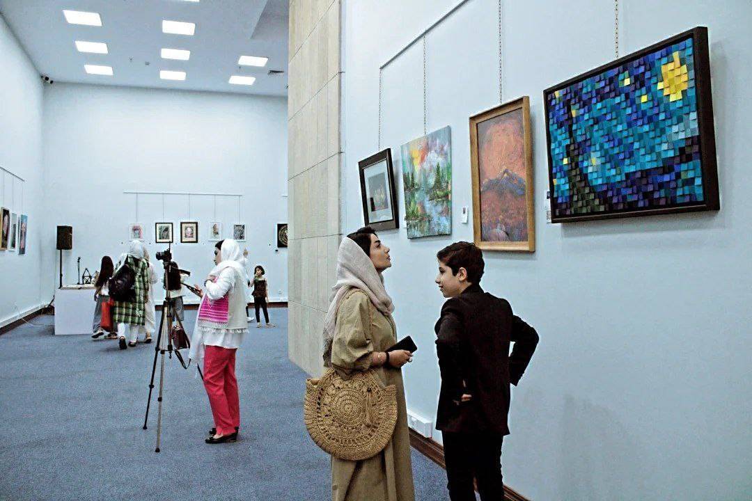نمایشگاه گروهی «آخرین نگاه به نفسهای زمین» در کوشک باغ هنر افتتاح شد
