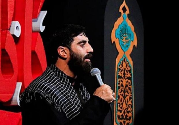 سید رضا نریمانی در موکب امام رضا (ع) مرثیه خوانی میکند