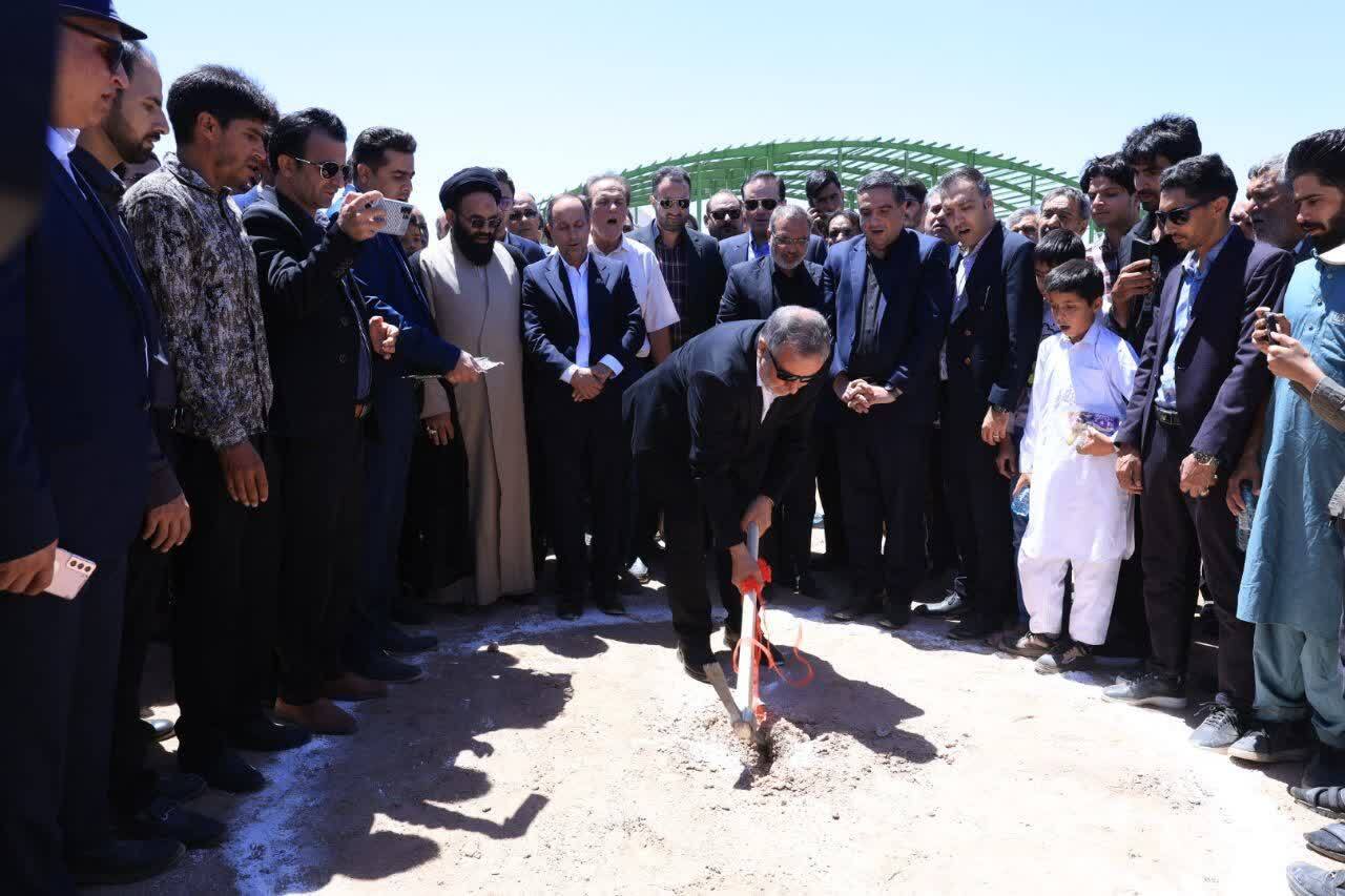 آیین کلنگ زنی و آغاز عملیات اجرایی کارخانه تولید تجهیزات پزشکی در قاین