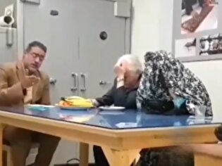اشک‌های استاد فرشچیان و همسرش پای روضه‌خوانی در کارگاه ساخت ضریح حضرت عبدالعظیم حسنی (ع)