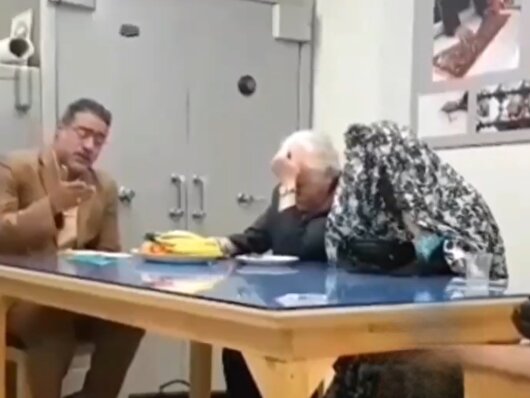 اشک‌های استاد فرشچیان و همسرش پای روضه‌خوانی در کارگاه ساخت ضریح حضرت عبدالعظیم حسنی (ع)