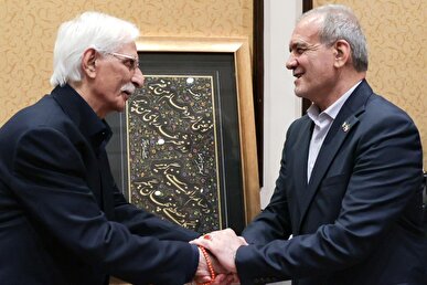 نمادی از پیوند دیرین؛ تابلوی خوشنویسی اقبال لاهوری به رئیس‌جمهوری ایران در سفر پاکستان اهدا شد