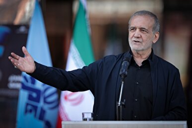 پزشکیان: خبرنگاران در جنگ ۱۲ روزه، آب پاکی را روی دست جنایتکاران ریختند + فیلم
