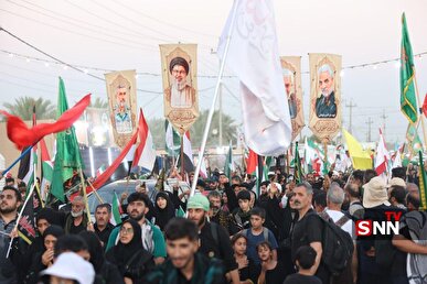 اهتزار پرچم کشور‌های حامی مقاومت در راهپیمایی عظیم اربعین؛ تجلی وحدت توسط دانشجویان و مردم