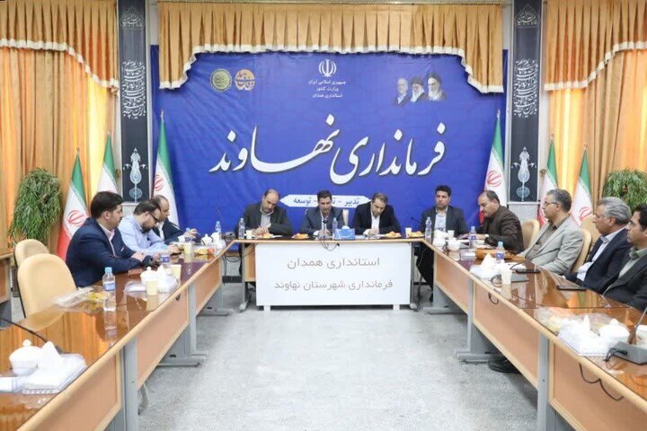 پیگیری ویژه معاون وزیر ورزش برای تکمیل ۱۲ پروژه ورزشی در نهاوند