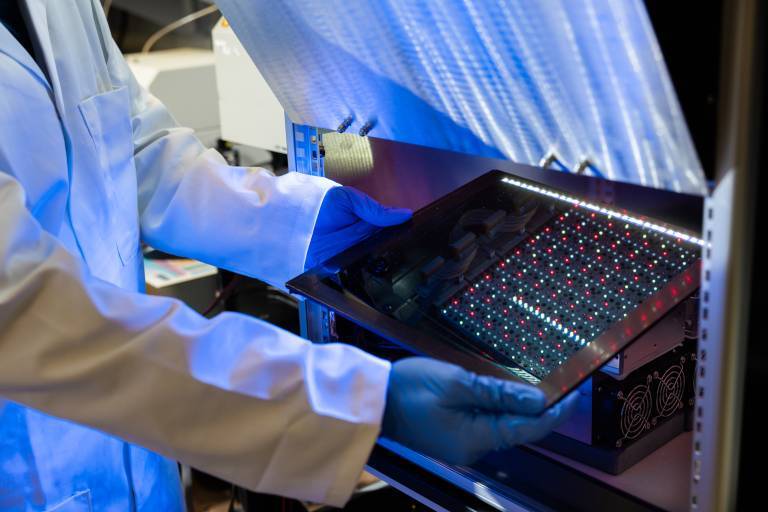 سلولهای خورشیدی جدید میتوانند دستگاهها را از نور داخلی تغذیه کنند سلولهای خورشیدی جدید میتوانند دستگاهها را از نور داخلی تغذیه کنند