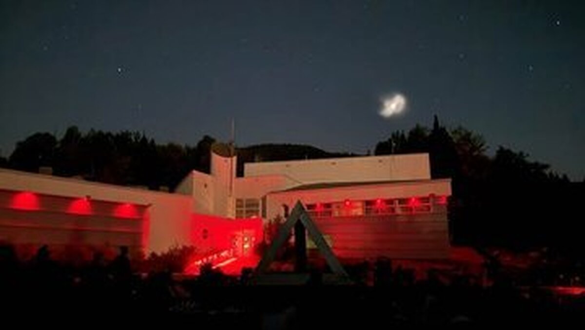 نور مارپیچی عجیب بر فراز آسمان؛ حقیقت از دل شایعات بیگانگان بیرون آمد