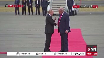 پوتین و ترامپ در بدو ورود به فرودگاه انکوریج در آلاسکا دیدار کردند