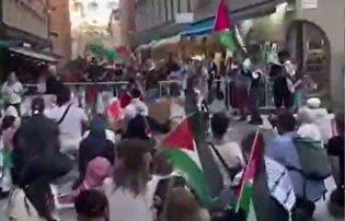 مراسم تشییع نمادین برای روزنامه‌نگاران فلسطینی در استکهلم، پایتخت سوئد