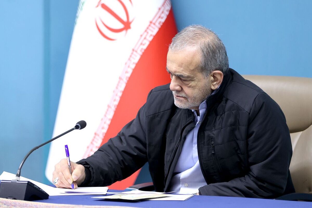 پزشکیان اساسنامه سازمان توسعه همکاری‌­های علمی و فناورانه بین‌­المللی را ابلاغ کرد