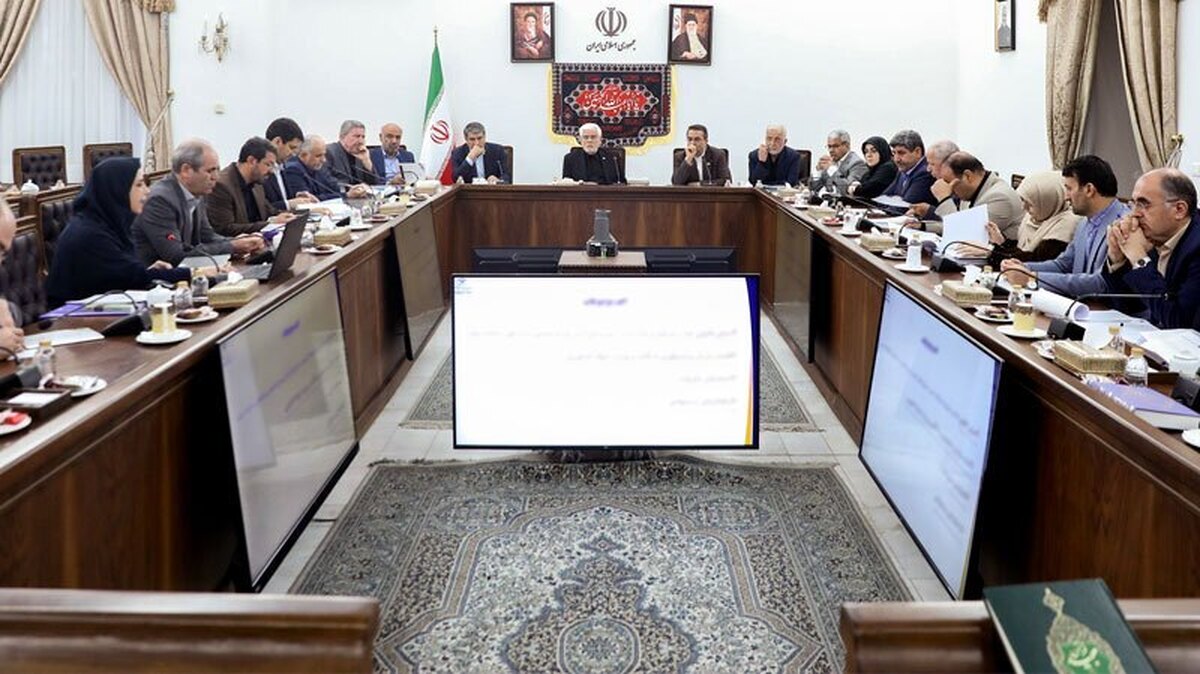 عارف: راهبرد دولت تمرکززدایی و واگذاری اختیارات است