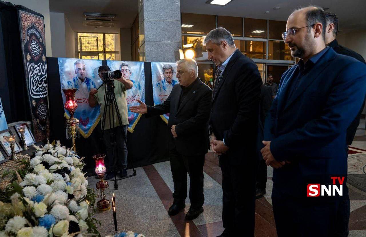 امضای دفتر یادبود &laquo;شهدای هسته&zwnj;ای&raquo; در دانشگاه شهید بهشتی توسط رییس سازمان انرژی اتمی ایران + عکس