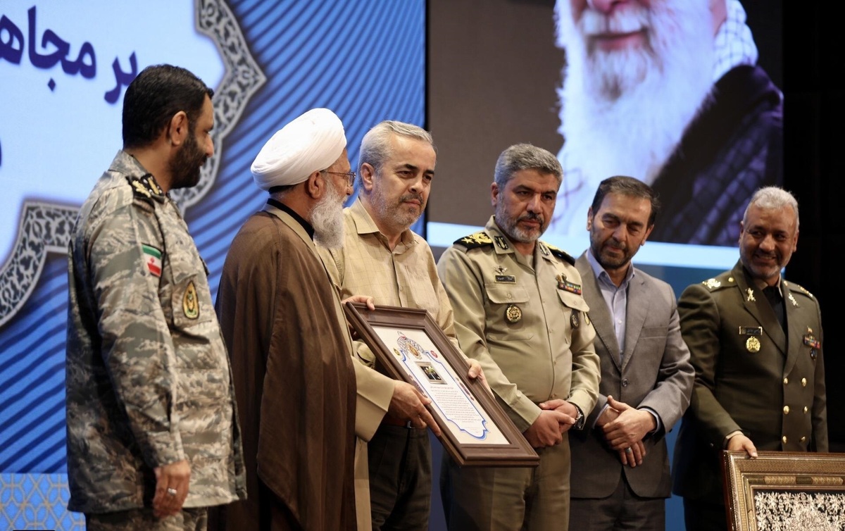 تقدیر ارتش از خبرنگاران و خانواده سپهبد شهید باقری