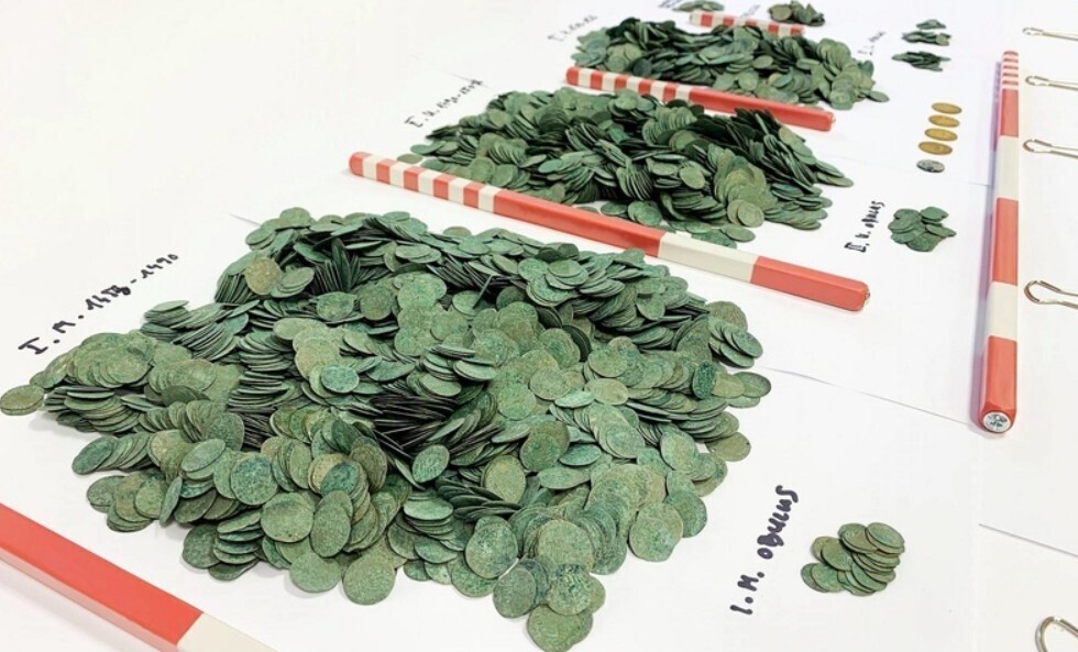 کشف بزرگترین گنج تاریخ در اراضی کشاورزی / کشف کوزه اسرارآمیز در دل زمین + عکس کشف بزرگترین گنج تاریخ در اراضی کشاورزی / کشف کوزه اسرارآمیز در دل زمین + عکس