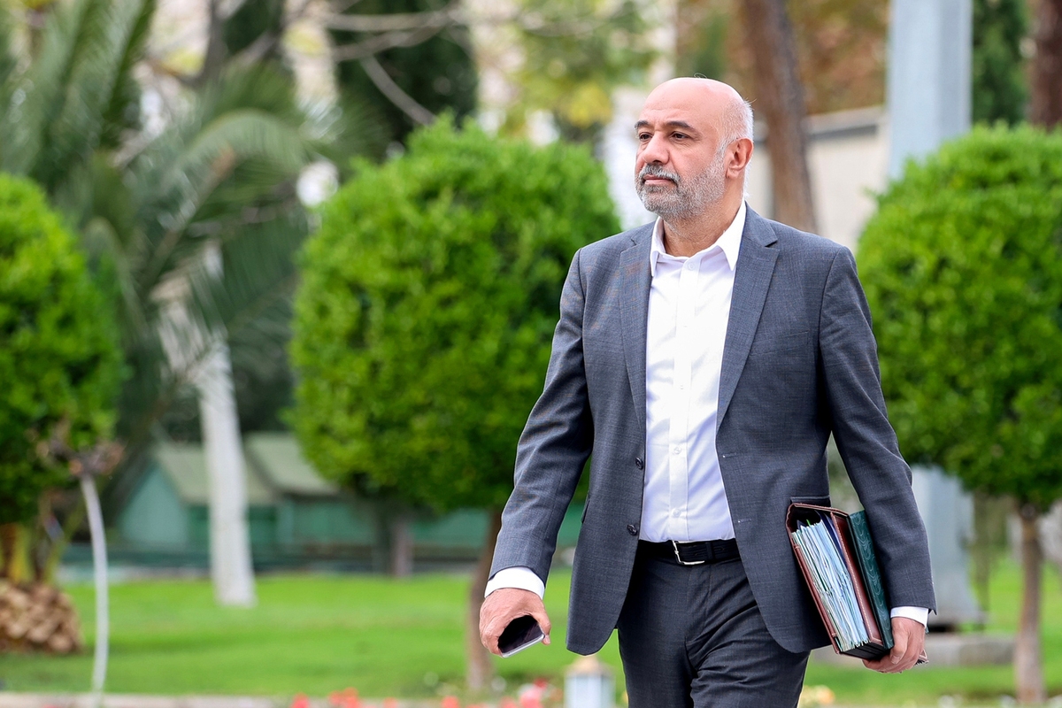 اقتصاد ایران با واگذاری مدیریتی بنگاهها و تمرکززدایی نجات پیدا میکند/ اگر همه در کنار هم قرار بگیریم میتوانیم اقتصاد کشور را به حرکت درآوریم