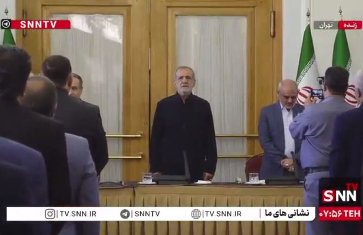 حضور پزشکیان در جمع معاونان و مدیران وزارت خارجه + فیلم