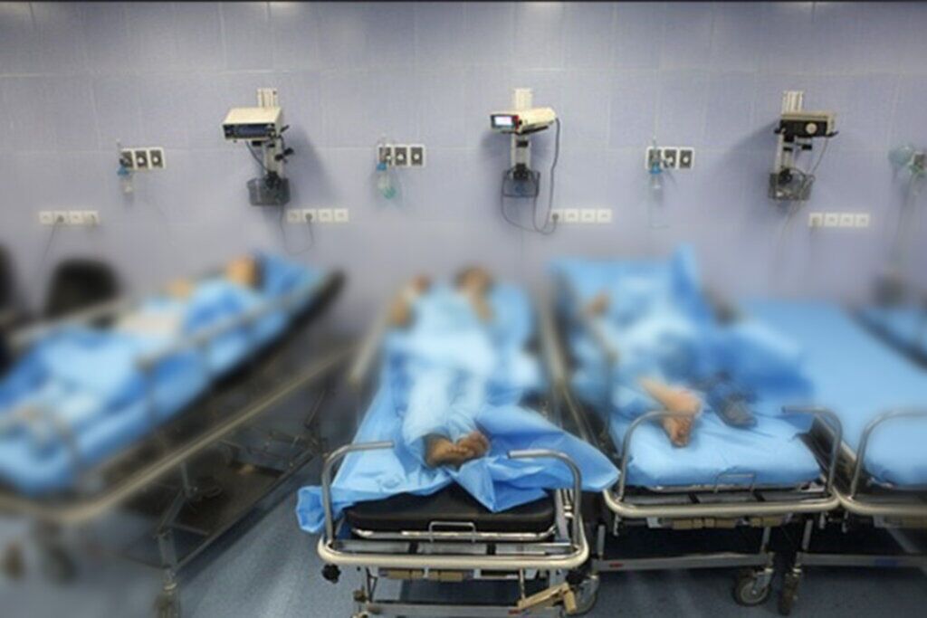 علت بیماری ناگهانی ۱۲ دانشجو در شیراز؛ مسمومیت غذایی یا ویروس گوارشی؟