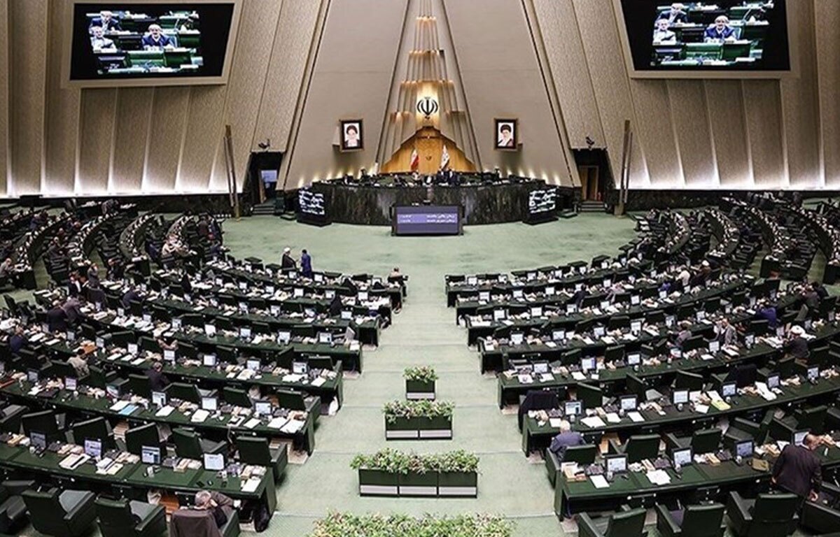 فریاد «مرگ بر آمریکا» و «مرگ بر اسرائیل» نمایندگان در صحن علنی مجلس