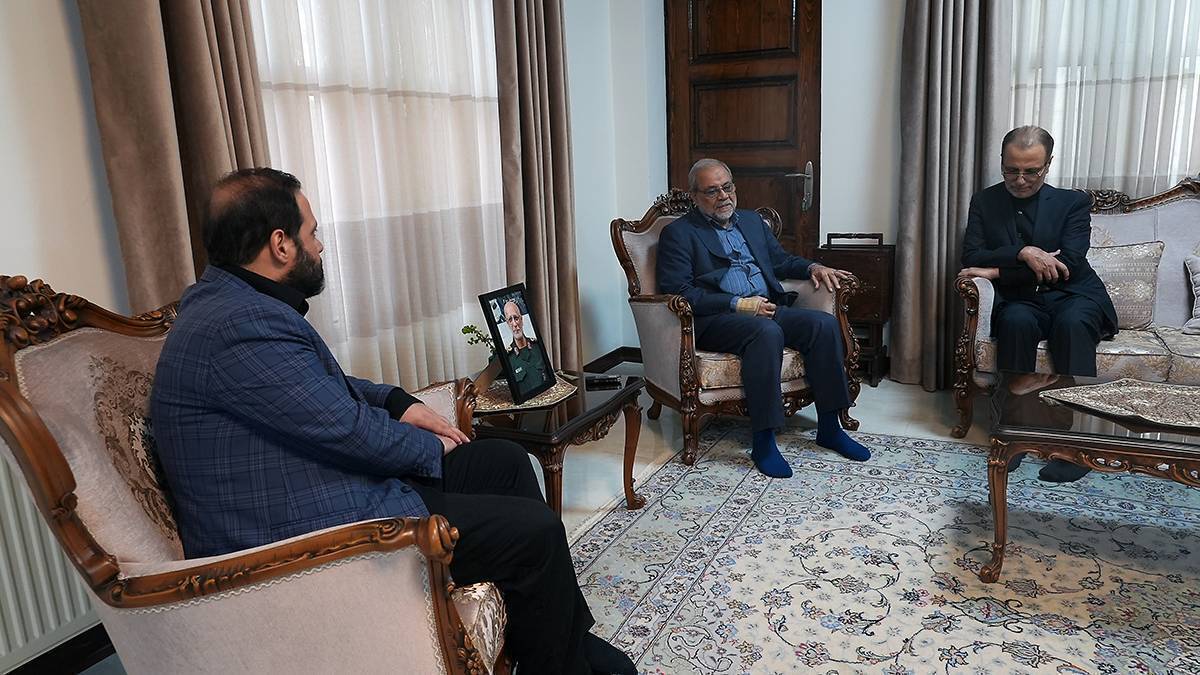 دیدار دبیر مجمع تشخیص مصلحت با خانواده شهید محرابی