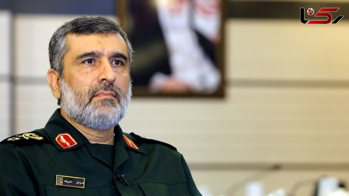 اقامه نماز مغرب سرلشکر رحیم صفوی و محمد مخبر در منزل شهید امیرعلی حاجیزاده + فیلم