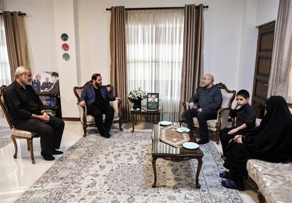 حضور قالیباف در منزل سرلشکر شهید غلامرضا محرابی