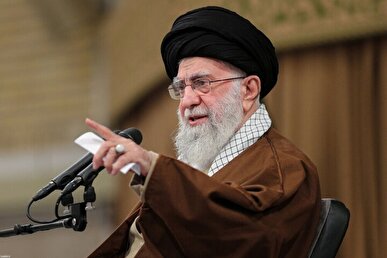 رهبر انقلاب: دین مردم و دانش جوانان دشمن را وادار به عقب‌نشینی کرده است + فیلم