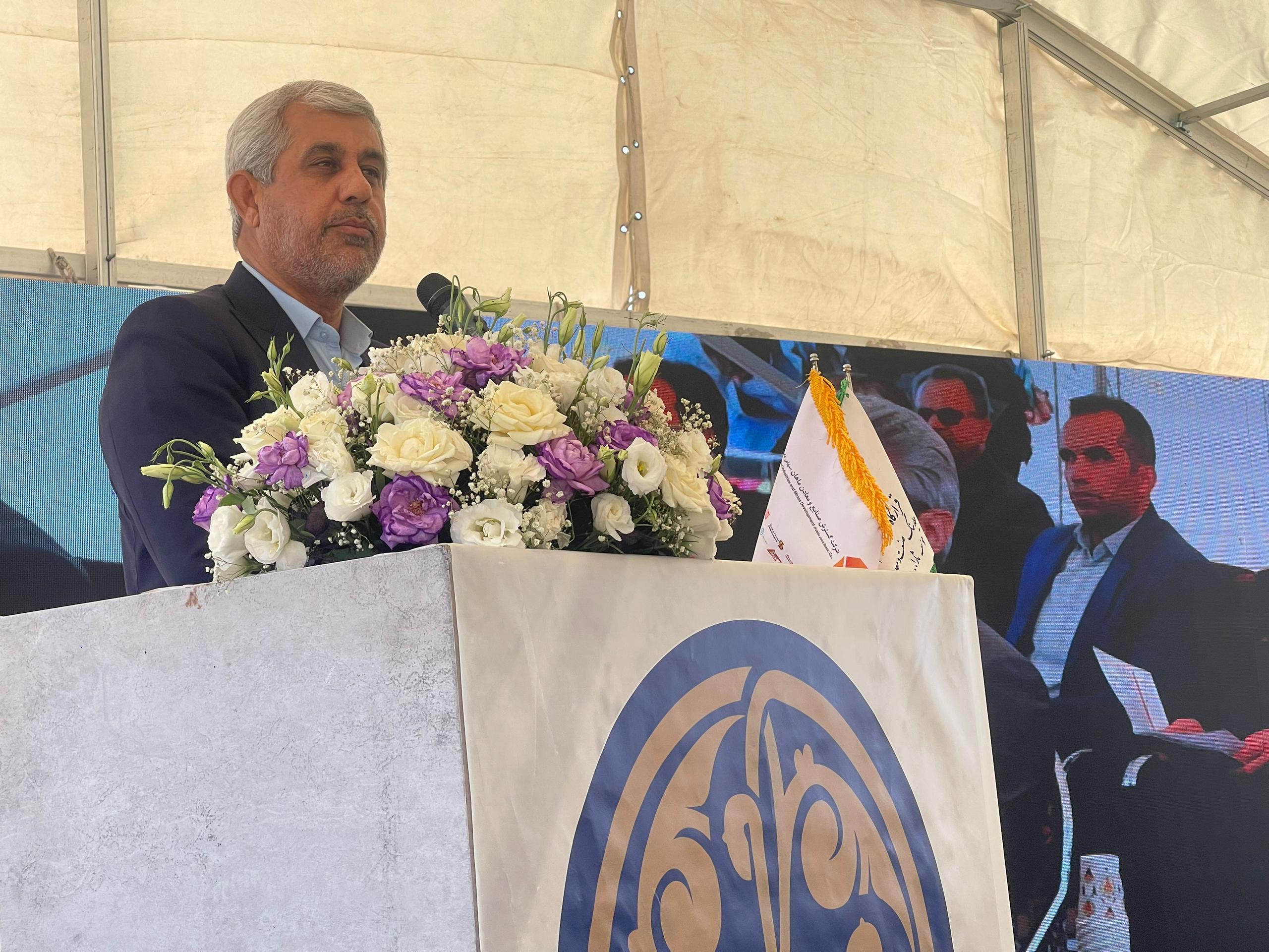 نماینده جیرفت: اگر مسئولی با سرمایهگذاران همکاری نکند خائن است